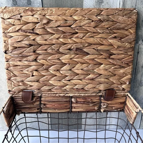 🌴Farmhouse Metal Wire Storage Basket with Removable Woven Wicker Top - Picture 4 of 14